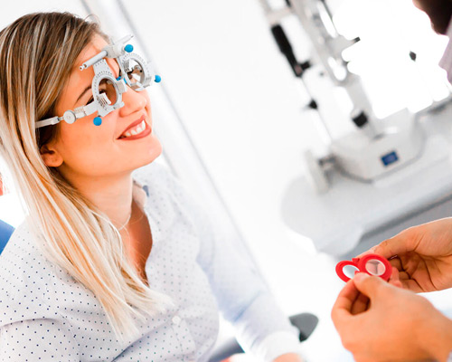 Examen oftalmológico y graduación de la vista en óptica en Ponferrada 